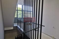 Balustrada-Schodowa-Loft-Harfa-Stal-Malowana-10