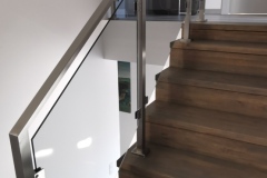 Balustrady-szklane-Balustrada-nierdzewna-szklana-szklo-VSG-Schodowa-nowoczesna-38
